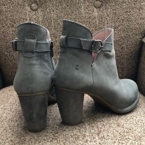 El Naturalista Grey Nubuck Ankle Booties
